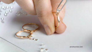 Read more about the article Tipos de cravação na fabricação de joias