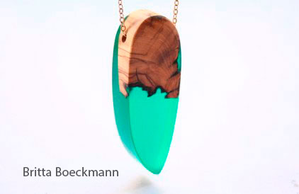 pingente-madeira-resina-britta-boeckmann